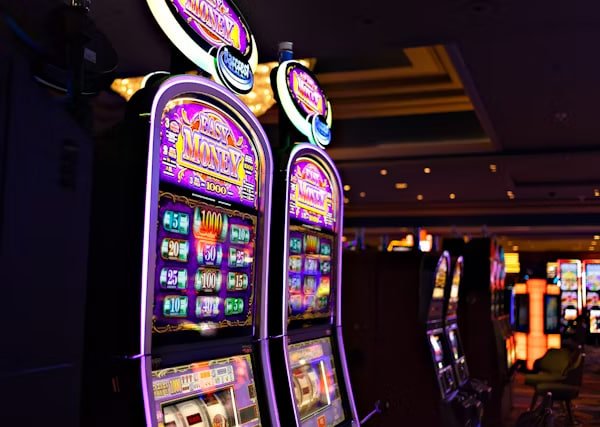 Tabel pembayaran Starburst menunjukkan nilai setiap simbol dan kombinasi pemenang